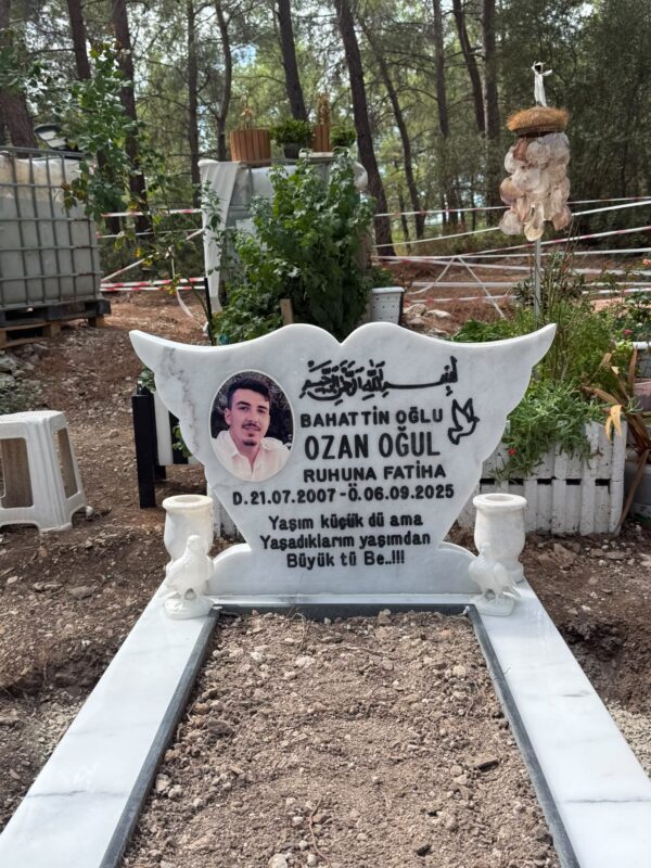 Muğla Mermer ve Star Galaksi Granit Karışımı Mezar – Model 34 - Görsel 3